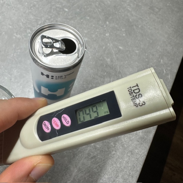 h2-vodikova-voda-plechovka-tvrdost-vody-49-ppm
